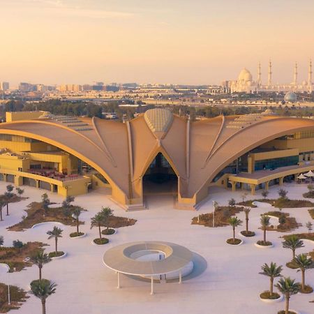 Erth Abu Dhabi Hotel Ngoại thất bức ảnh