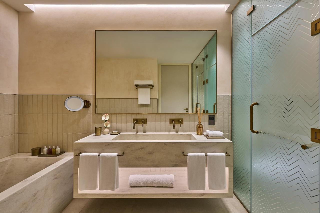 Erth Abu Dhabi Hotel Ngoại thất bức ảnh